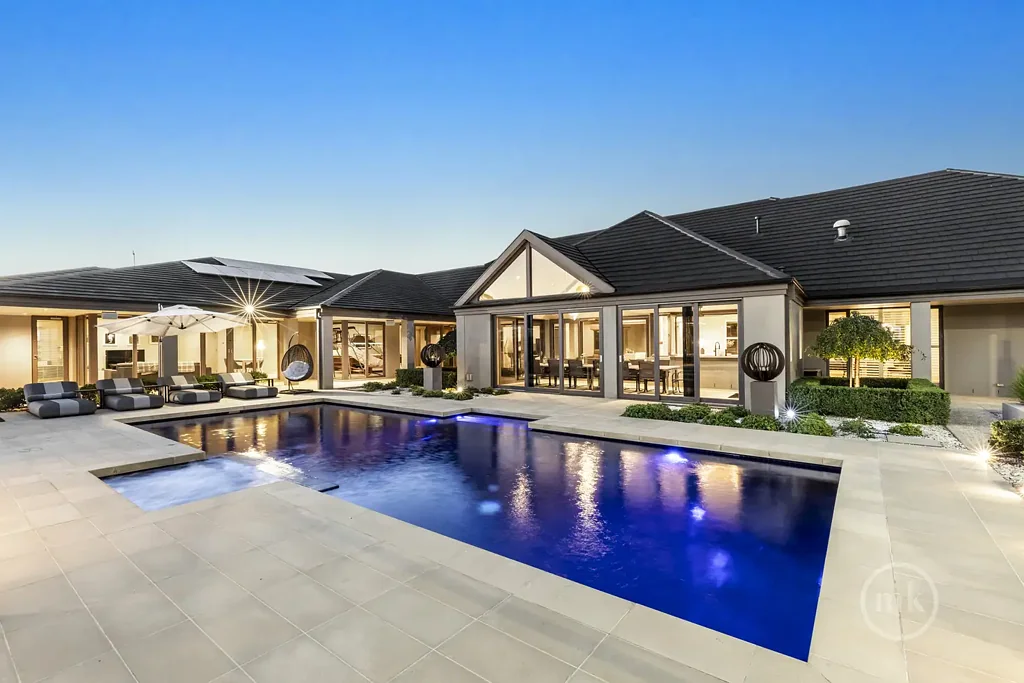 Lower Plenty 5 Bedroom Sophisticated Living In Premier Setting