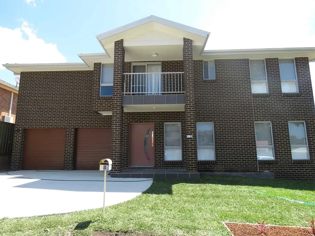 Elegant Family Haven with Multiple Living Options