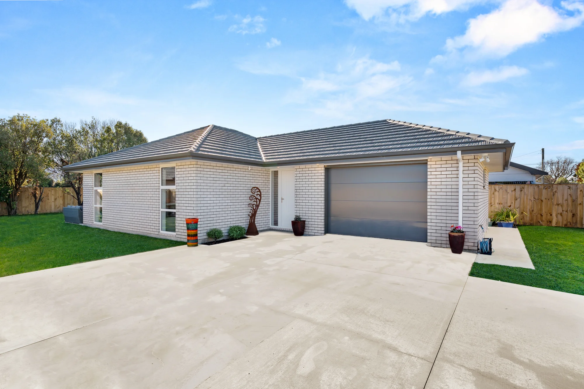 Carterton 2 Bedroom Near New, Sun Filled with Effortless Living