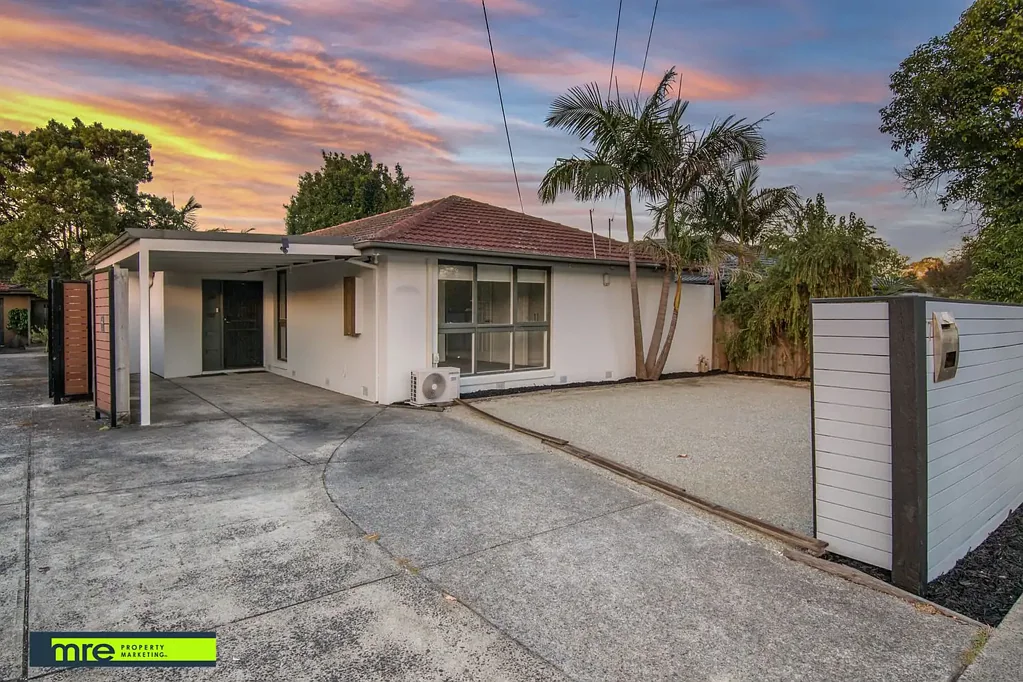 Lilydale 4 Bedroom Attention Downsizers !!!!
Not an apartment or an attached townhouse but a detached 4 bed house on its own block!!!