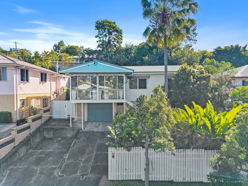 Camp Hill 3 Bedroom Post-war home on 610m2 land in the sought after Avenues of Camp Hill