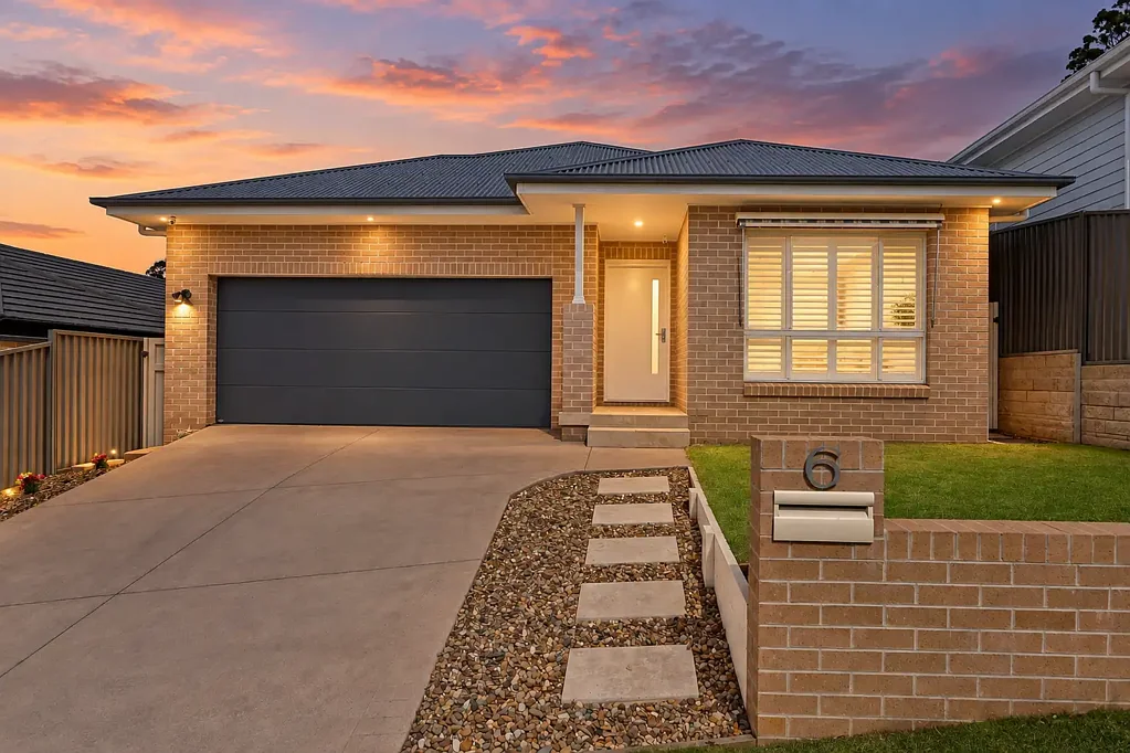 Tullimbar 4 Bedroom Family Living in Near New Estate