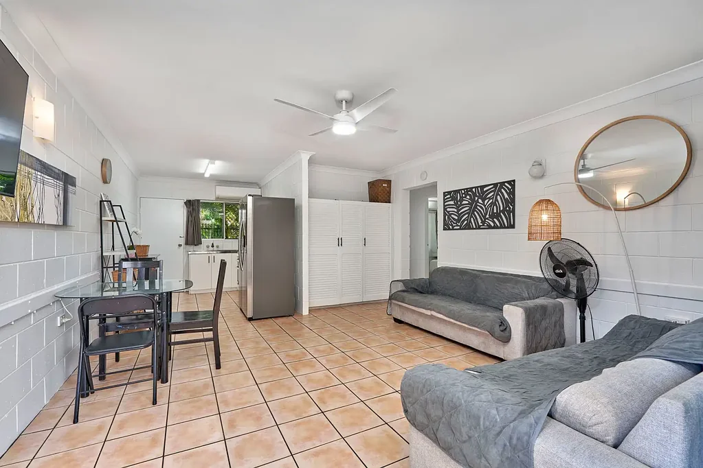 Cairns North 2房  9.6% Yield approx- Holiday Investment Near Hospital