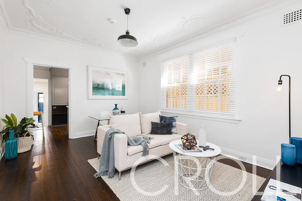 Art Deco Delight In Sought-After Location