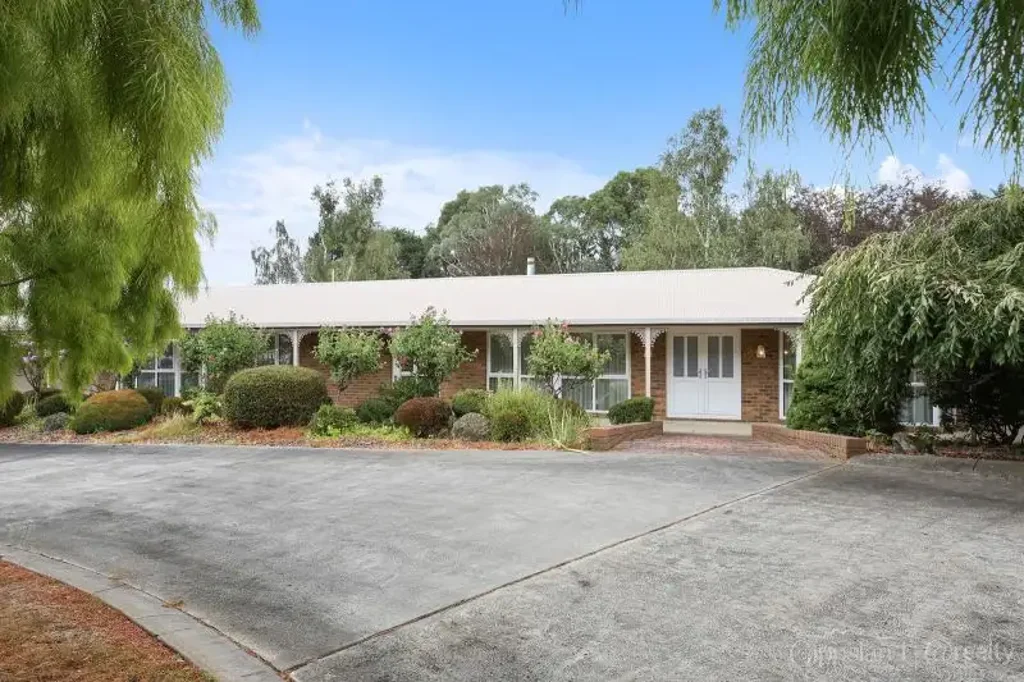 Warragul 4ห้องนอน A Refined Country Escape on over 2 acres,Luxury Living Wrapped in Rural Calm