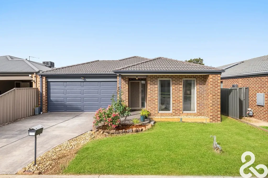 Perfectly Positioned Family Living with Lifestyle Convenience