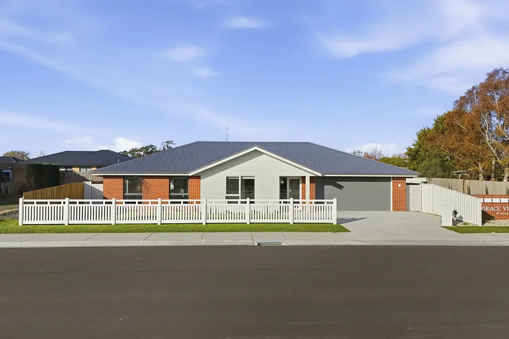Perth 3房  Brand new single-level home with light-filled living, quality finishes and effortless indoor-outdoor flow