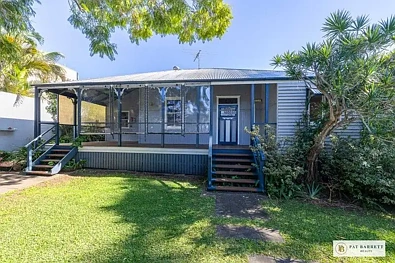 Wellington Point 3房 黄金水岸地段 4卧2卫现居 多种发展潜力 步行生活便利 Prime Development Opportunity in an Exceptional Bayside Location
