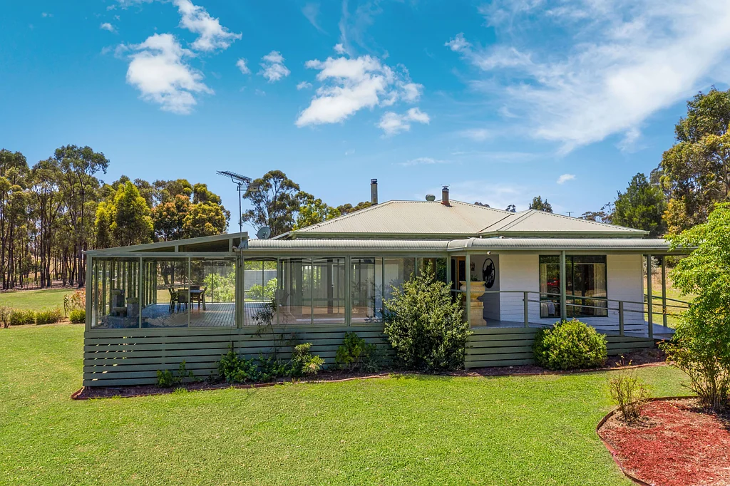 Heathcote 4Moenga Spacious Four-Bedroom Home on 5.3 Acres