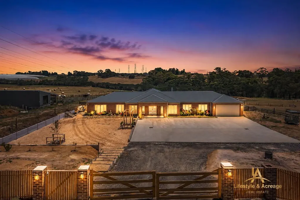 Garfield North  Near-New Off-Grid Lifestyle Property with Established Equestrian Infrastructure