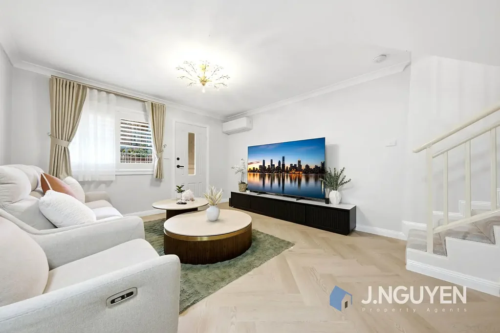 Cabramatta 3कमरा Stunning & Renovated, Full Brick 3 B/R Townhouse