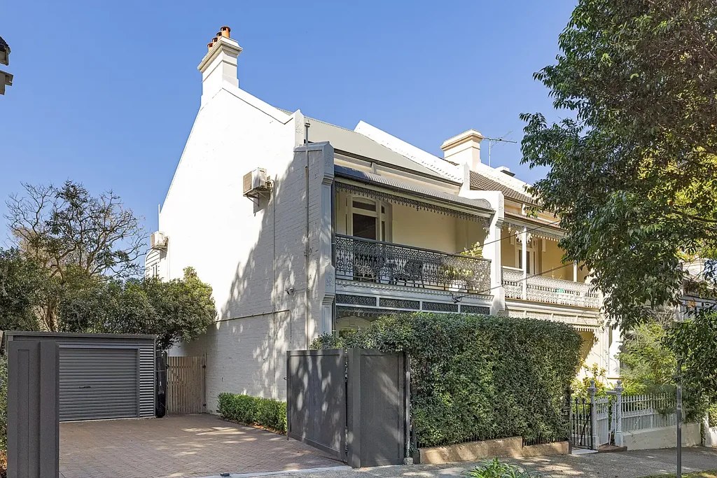 Enmore 3Kwarto Family home on 367sqm land / rare 12m wide block / 2 separate titles