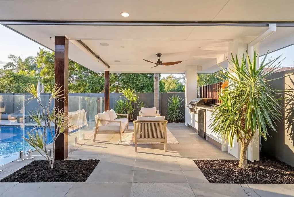 Burleigh Waters 5 Slaapkamer Large family home, large block in one of the most exclusive streets in Burleigh