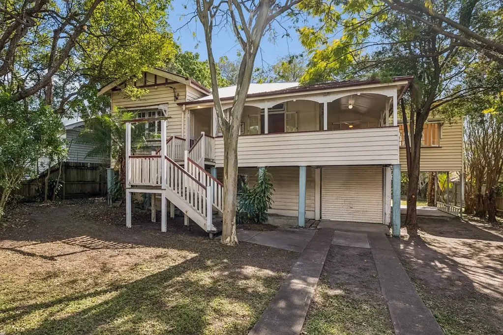 Corinda 4Zimmer TIMELESS CHARACTER, ENDLESS OPPORTUNITY IN THE HEART OF CORINDA