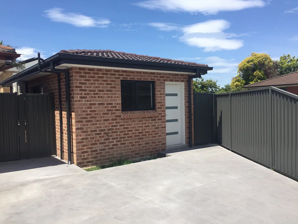 Modern Granny Flat in Great Location ( Water Included)