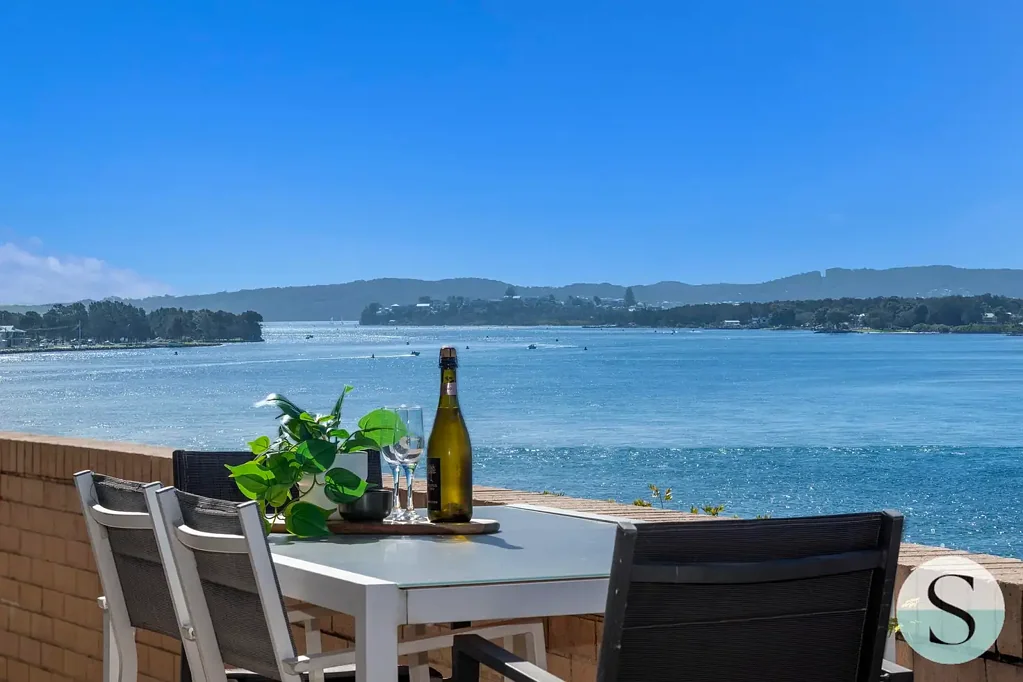 Swansea 3部屋 Best North Facing, Big Water Views Apartment Money Can Buy in East Lake Macquarie, Light & Spacious Penthouse, Ride the lift to Cafes, Clubs & Woolies
