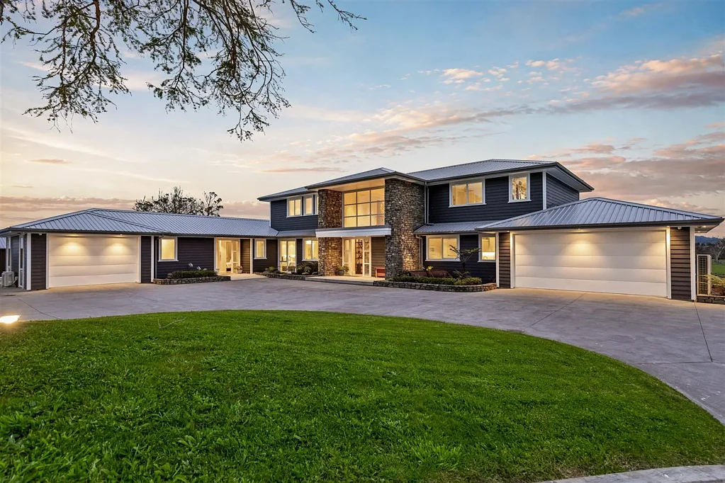 Kaukapakapa 6房  Two Homes. One Luxury Standard.