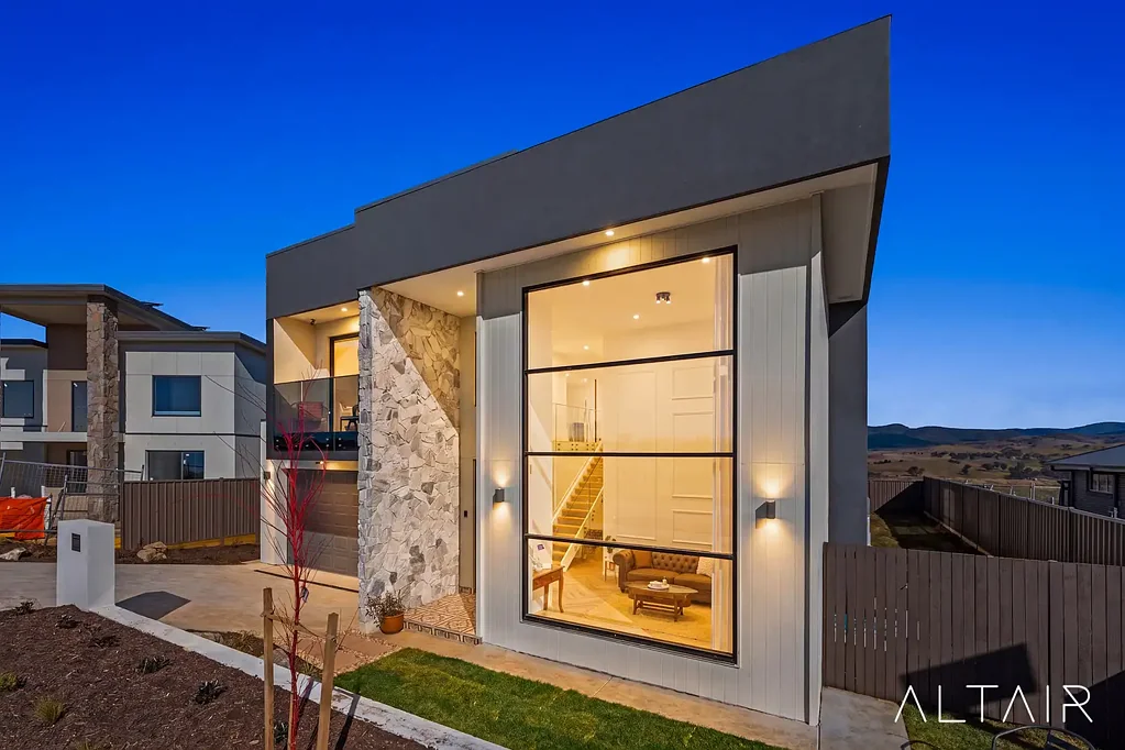 Macnamara 5 Slaapkamer A Statement in Luxury Living Opposite Parkland with Sweeping Brindabella Views Moments from the Murrumbidgee River