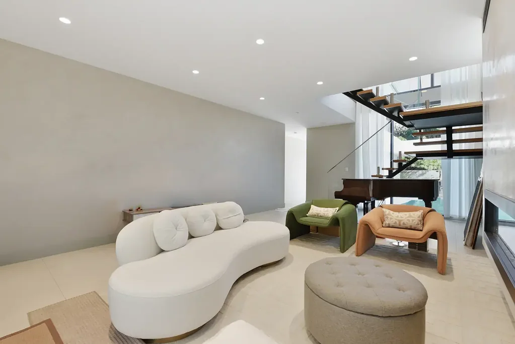 Luxury Waterfront Family Residence with Private Ensuites & Stunning Natural Light