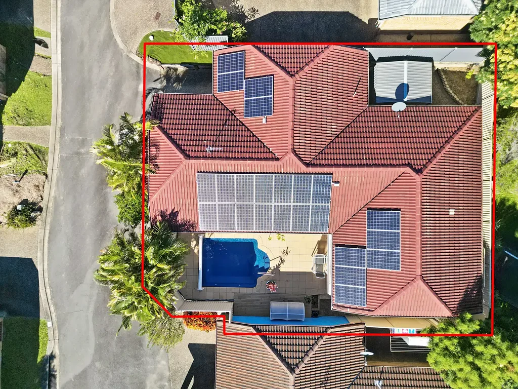 Banora Point 3 Bedroom Private Freestanding Living with Heated Pool & Spa Retreat