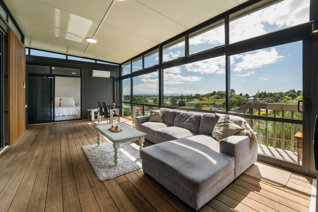 Paeroa 2 Bedroom Hill top views! Live the Life you've Imagined!