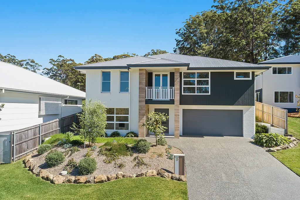 North Boambee Valley 5Zimmer A Quality-Built New Home in The Lakes Estate