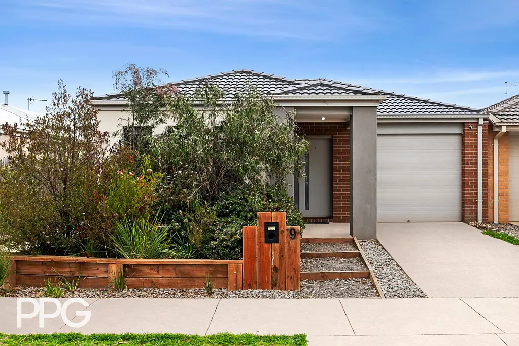 9 Simony Drive, Armstrong Creek, VIC 3217