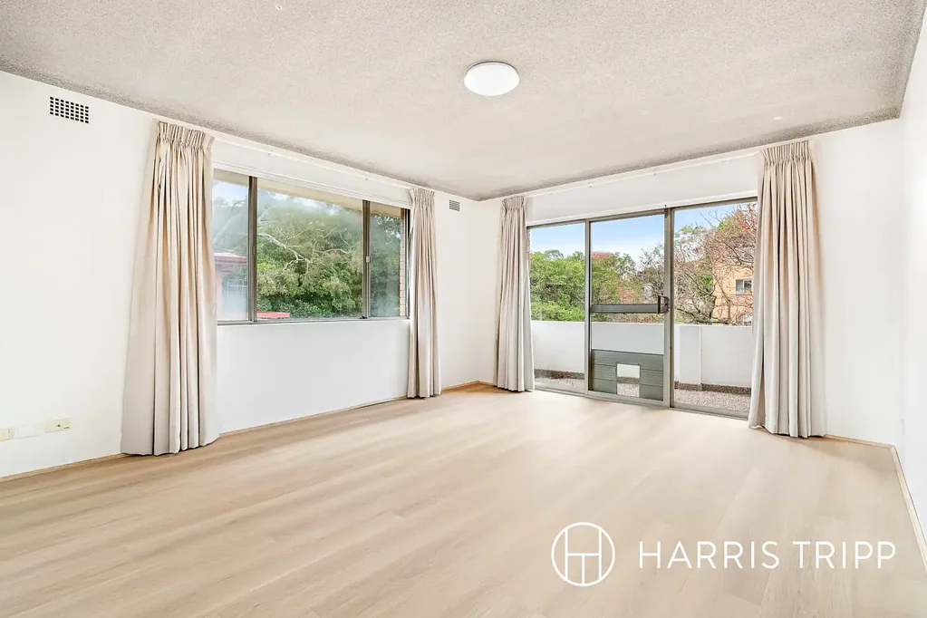 Bright And Airy Apartment In Convenient Location