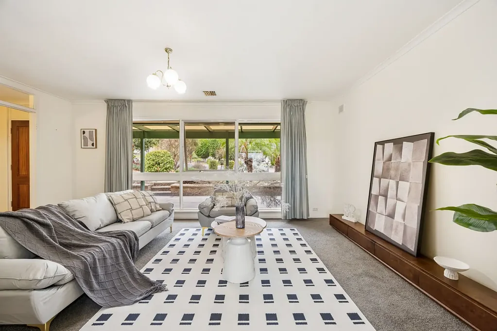 Athelstone 3غرفة نوم Quietly Positioned with Endless Potential on a Generous Allotment