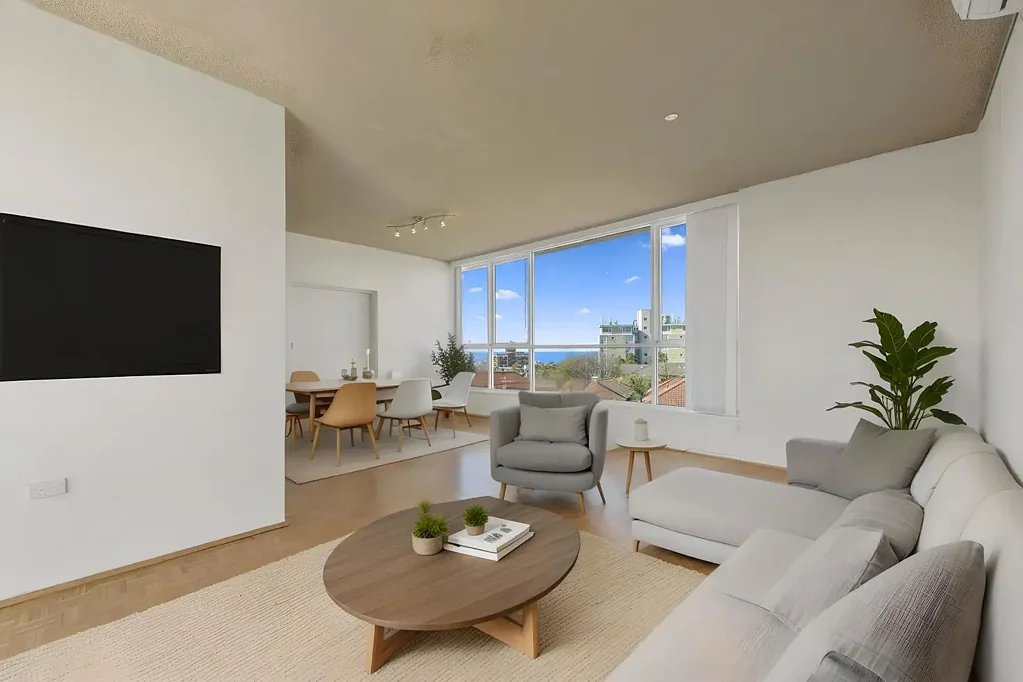 Oversized 3 Bedroom Apartment with Expansive Harbour Views Across the City and Beaches