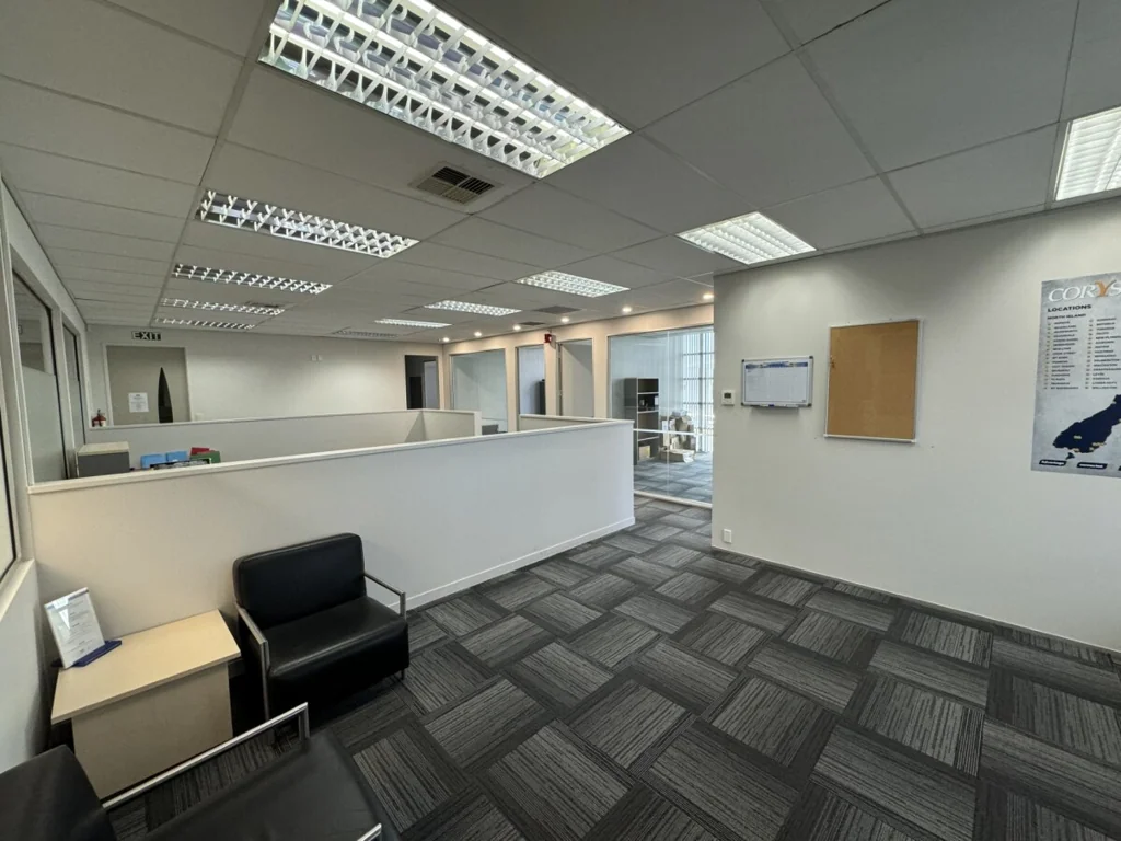 Penrose 172m² Modern First Floor Office