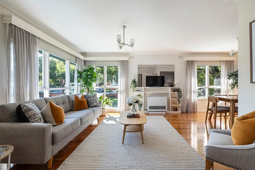 Beautifully Presented & Filled with Natural Light
