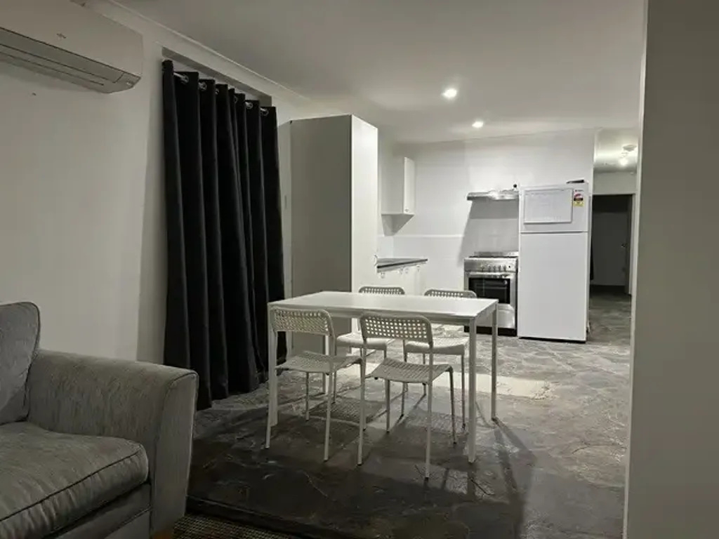 ROOMS FOR RENT