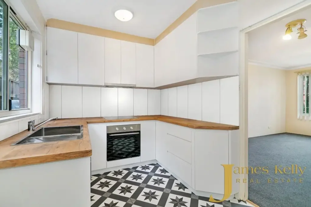 Easy Access Renovated Ground Floor Level Unit!! AVAILABLE NOW!!