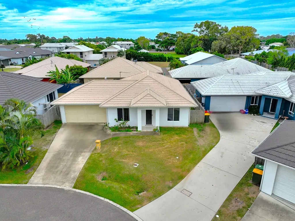 Bowen 3 Bedroom 3 Bedroom Home in Seabreeze Estate – Great Location