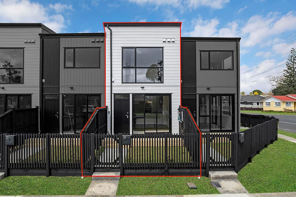 Mangere East 3ห้องนอน Lilyhaven Coner