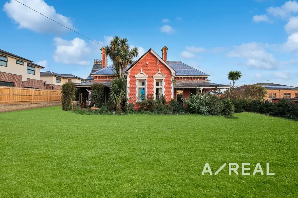 Box Hill North 5 Bedroom Once-in-a-lifetime Renovation Opportunity
