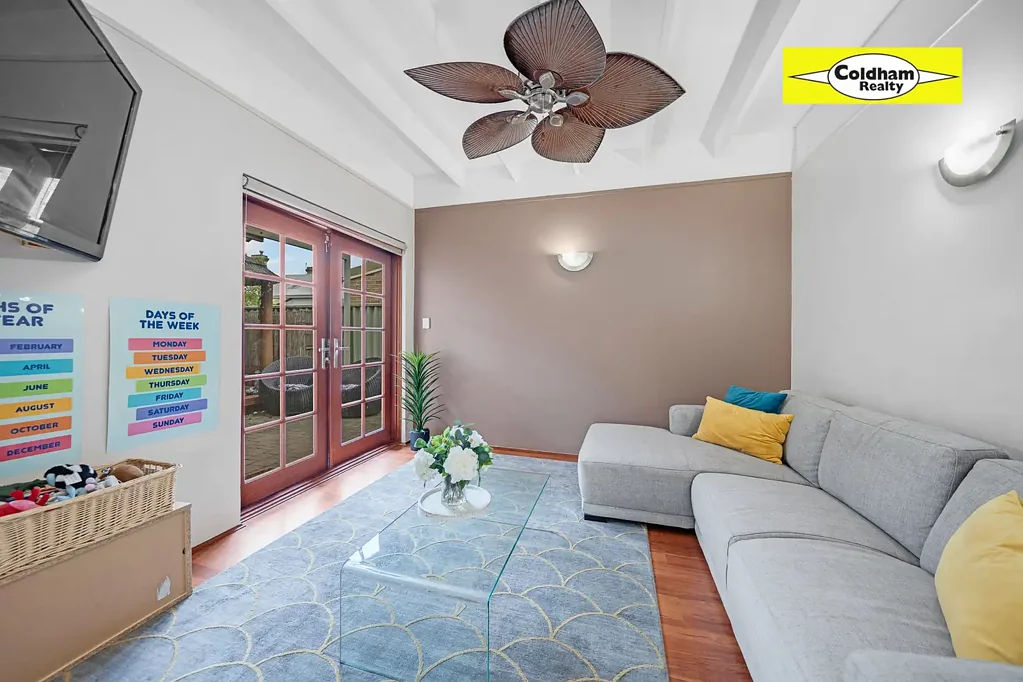South Perth 4침실 Great City Base ! Walk to Wesley. Four Bedrooms Two Bathrooms. Great Location. Stroll to the foreshore.