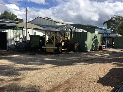 Lightning Ridge 3 Slaapkamer HOUSE and BUSINESS OPPORTUNITY - Includes all house and workshop contents and machinery.