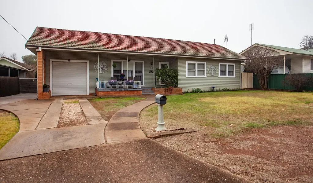 96 Maxwell St, Wellington, NSW 2820