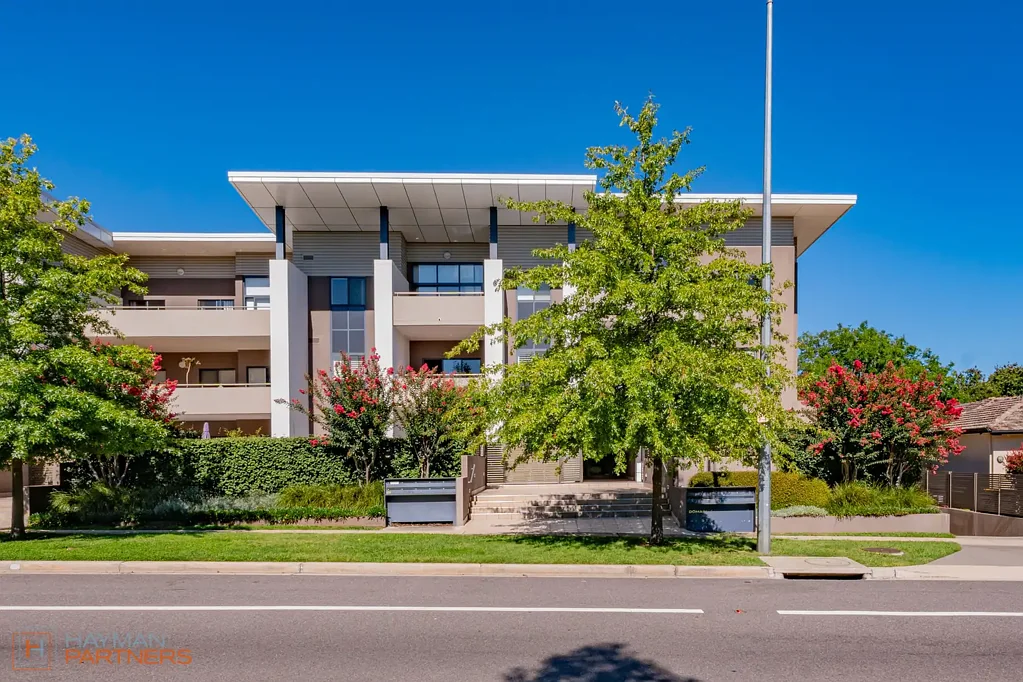 Deakin 2Zimmer Single Level Apartment with Views to Parliament House and Black Mountain