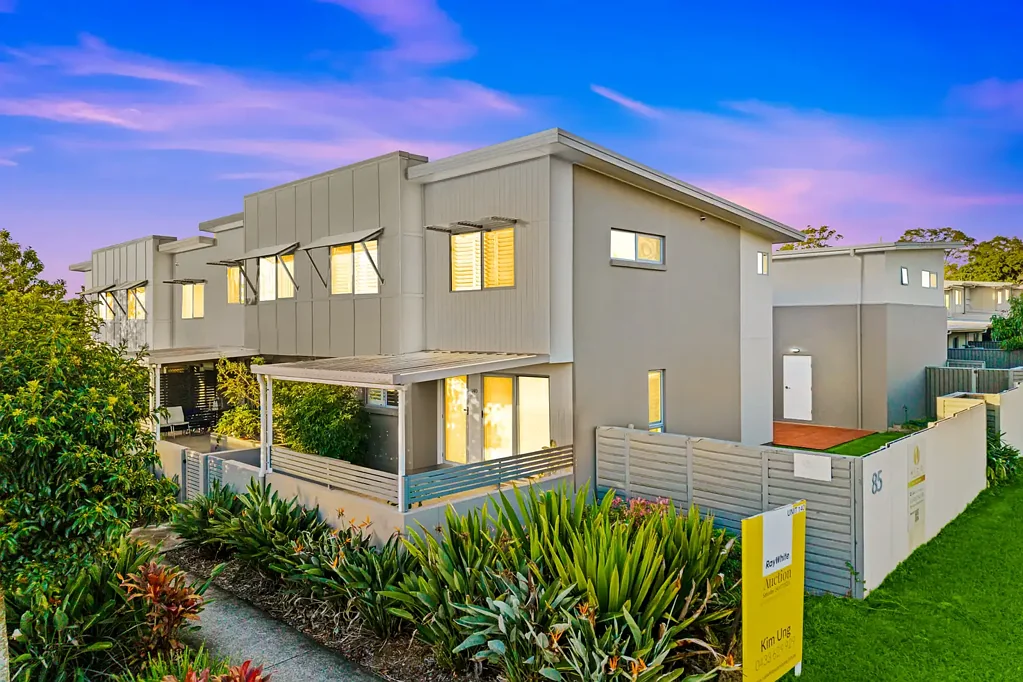 Calamvale 3Zimmer A Corner Unit for Privacy with a Huge Courtyard - Ready to Move In!