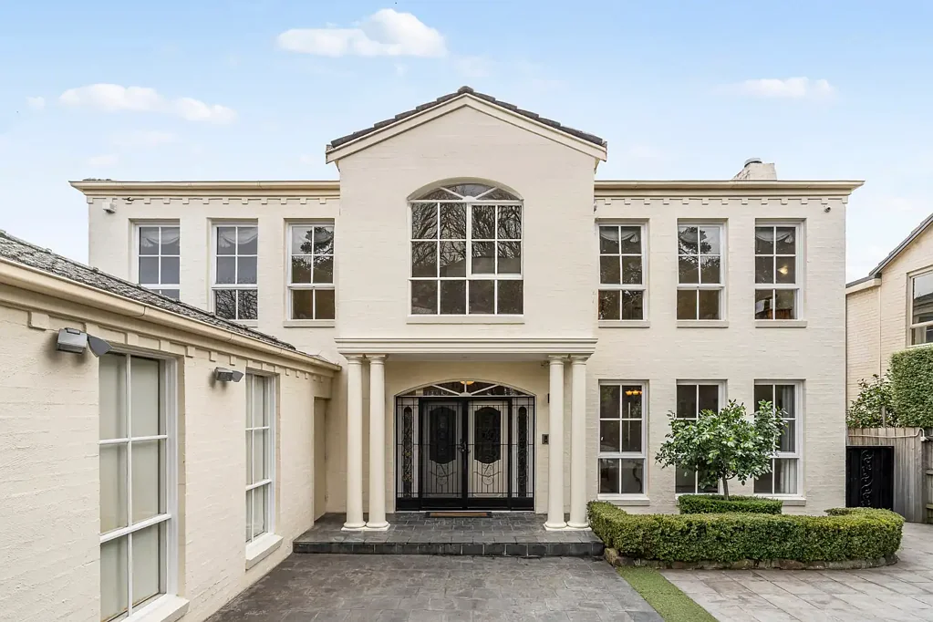 Balwyn North 6कमरा Riverside Estate Elegance with Family Lifestyle Appeal
