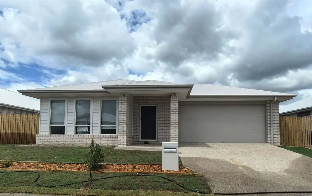 Brand new designed 4 bedroom Spacious Family Home for Rent in Yarrabilbain