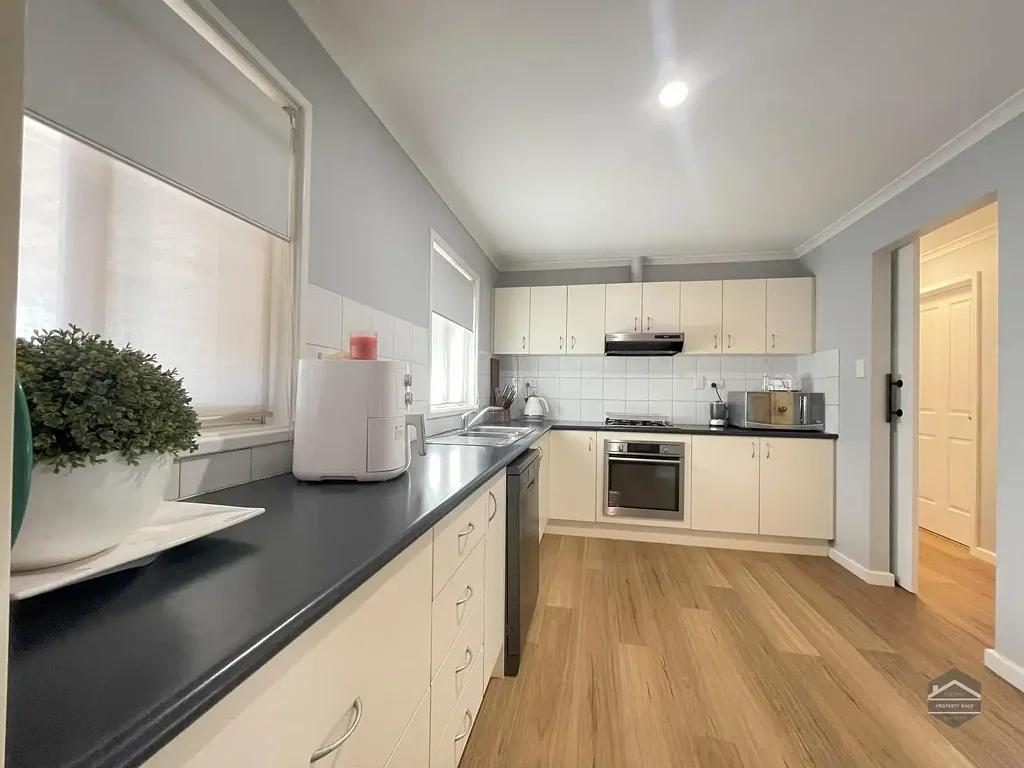 4x1 Family Home, With A Pool!