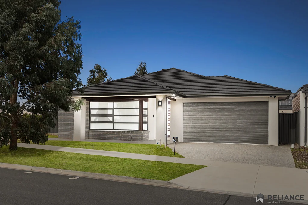 Cobblebank 4 Bedroom Stunning Family Home with Modern Comforts in Prime Cobblebank Location!