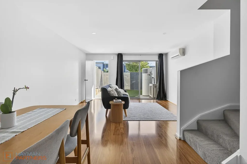 Coombs 3બેડરૂમ Light Filled Molonglo Townhouse