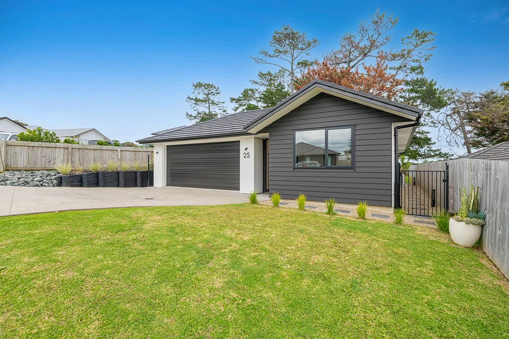 Helensville 3房  Modern home with rural views