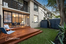 10/10 Parkside Street, Elsternwick