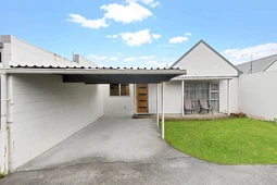 2/21 Takanini Road, Takanini
